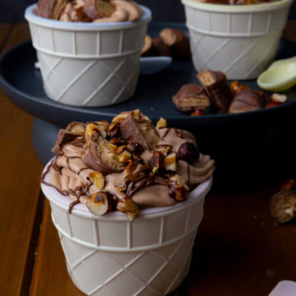 Cremiger Schoko-Haselnuss-Traum: Nutella-Softeis mit Kinder Bueno