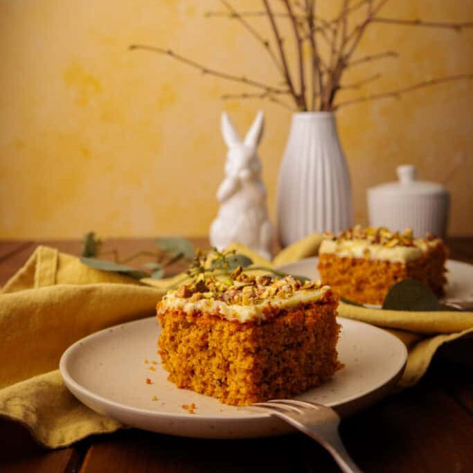 Saftiger Karottenkuchen vom Blech: Frühlings-Highlight mit Möhren