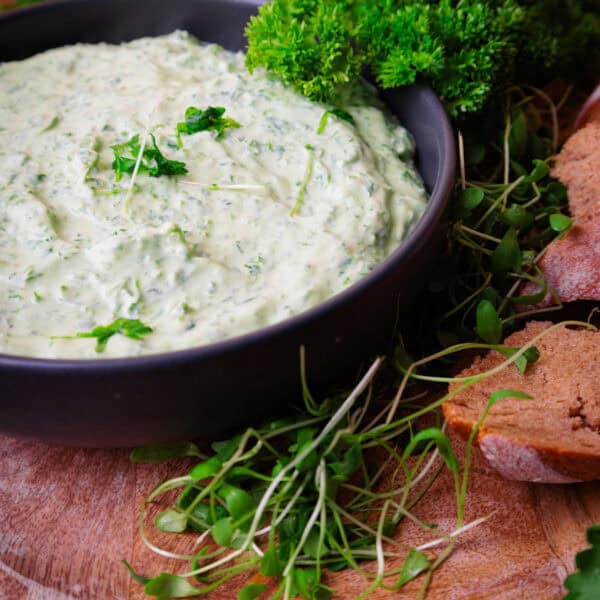 Frühlingsfrisch und blitzschnell: Cremiger Grüne Soße Dip