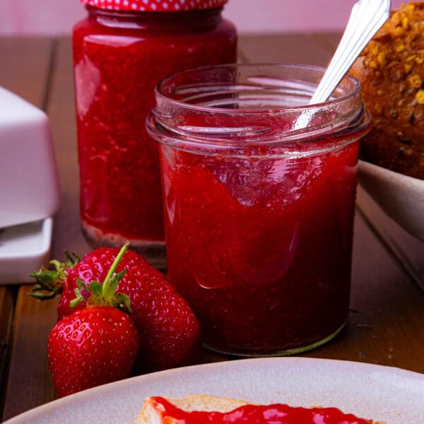 Ein Glas voll Sonnenschein: Selbstgemachte Erdbeermarmelade mit Vanille