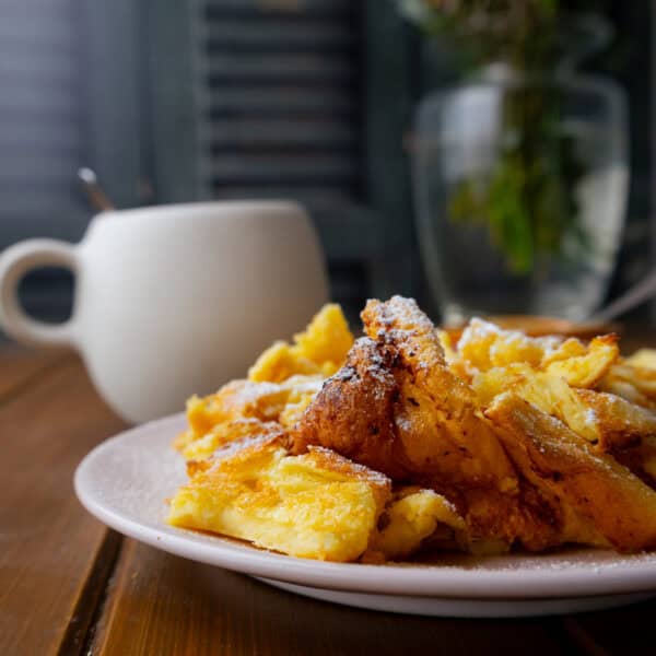 Nie wieder am Herd wenden: Fluffiger Ofenpfannkuchen vom Blech