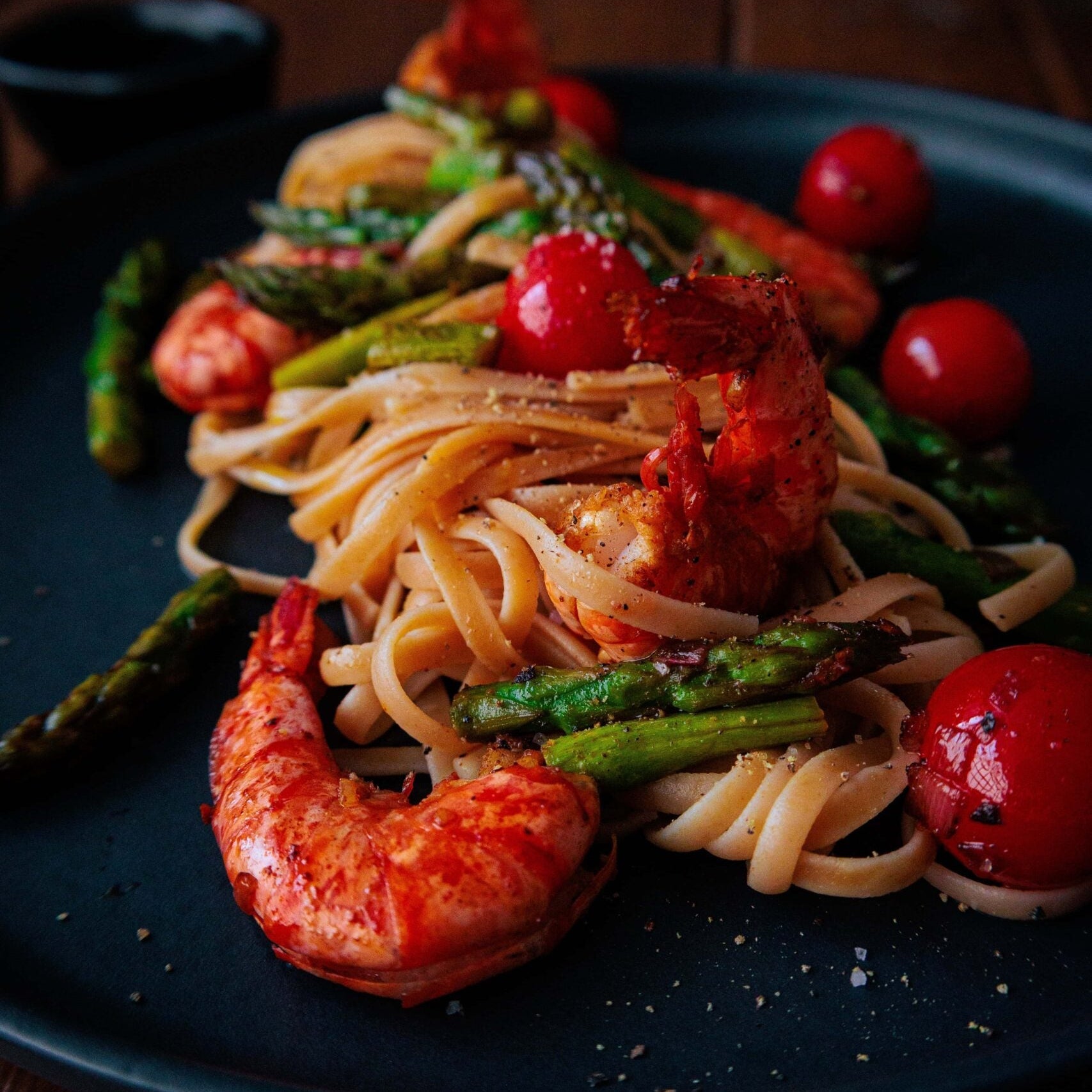 Frühling auf dem Teller: Pasta mit grünem Spargel & Garnelen