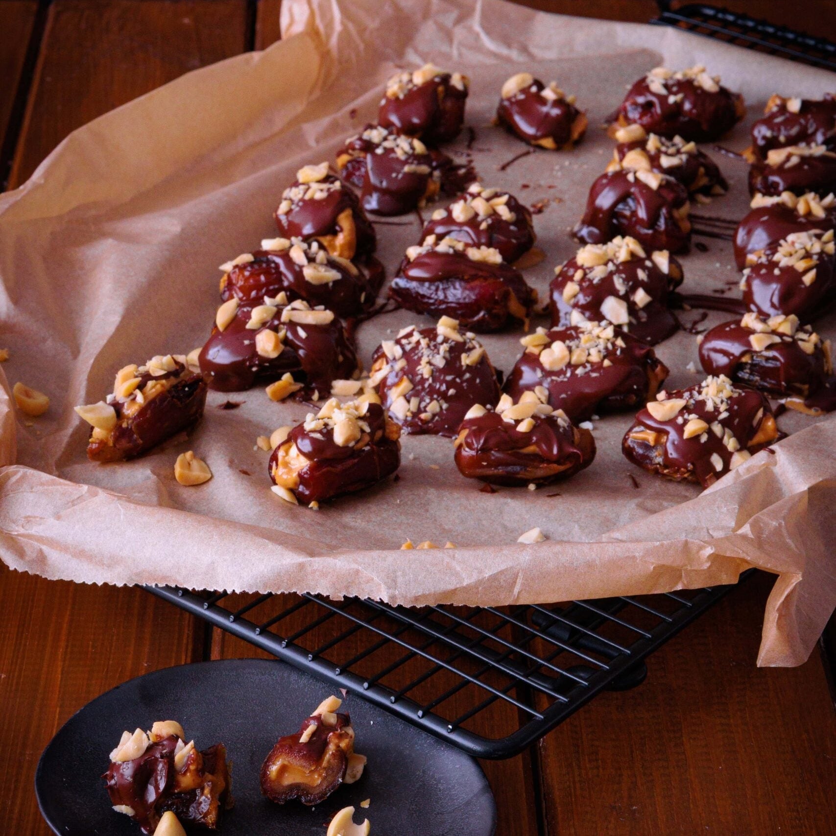 Süßer Energie-Kick: Dattel-Snacks mit Erdnussbutter & Schokolade