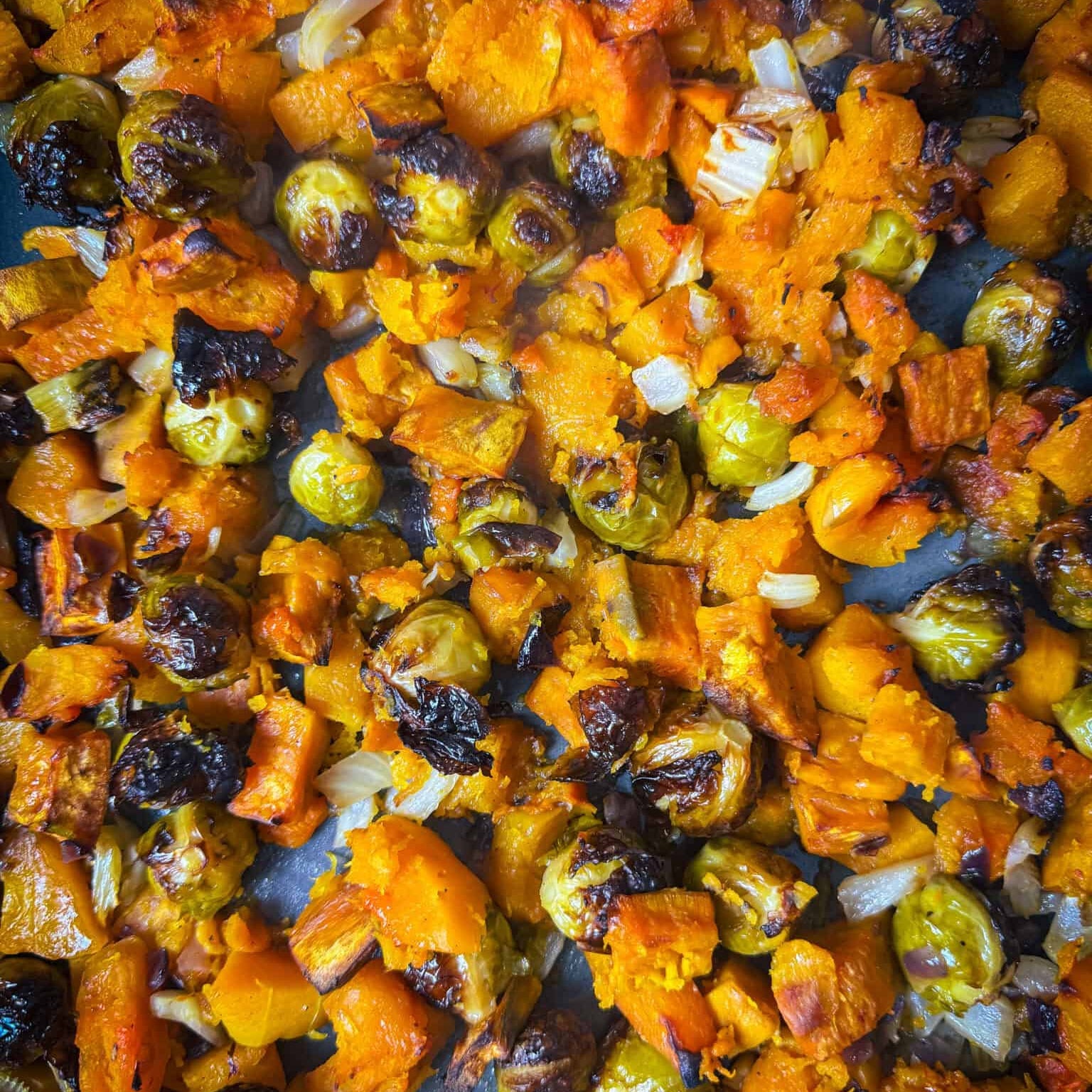 Ein Blech voller Glück: Buntes Ofengemüse für kalte Tage